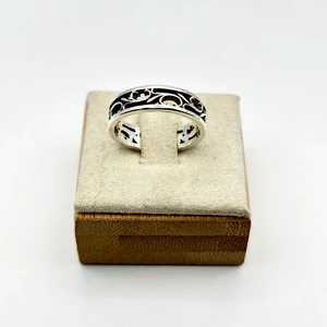 Серебряное кольцо с узором