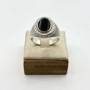 Серебряное кольцо с агатом и фианитами